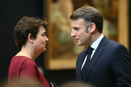 Le président français Emmanuel Macron (d.) s'entretient avec la présidente-directrice du musée du Louvre, Laurence des Cars, au musée du Louvre à Paris, le 28 janvier 2025 - Aurelien Morissard (AFP)