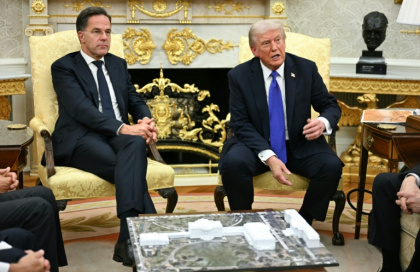 Donald Trump et Mark Rutte, le secrétaire général de l'Otan, le 22 octobre 2025 à la Maison Blanche - Jim WATSON (AFP)