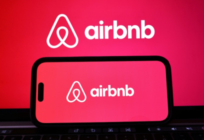 Au moins un hébergement Airbnb dans 81% des communes françaises, selon un think tank - MARIO TAMA (AFP)