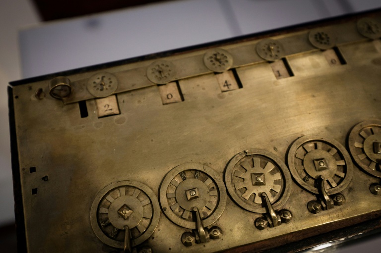 Enchères : la justice suspend toute exportation de la machine à calculer inventée par Blaise Pascal