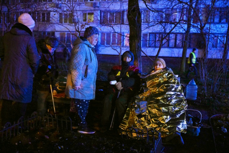 Ukraine : accélération diplomatique, frappes russes sur Zaporijjia