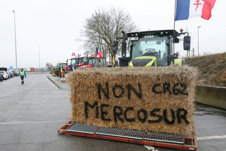 La colère agricole persiste, grand rassemblement FNSEA prévu mardi à Paris