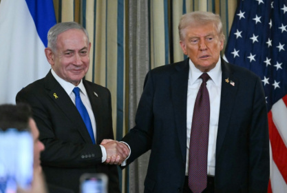 Le président américain Donald Trump et le Premier ministre israélien Benjamin Netanyahu à la Maison Blanche, le 29 septembre 2025 à Washington - ANDREW CABALLERO-REYNOLDS (AFP)
