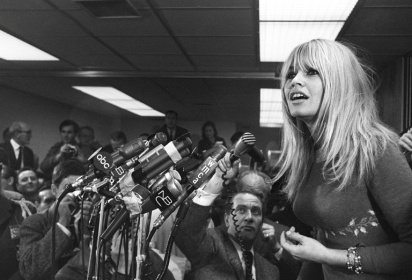 L'actrice française Brigitte Bardot s'adresse à la presse, le 17 décembre 1965 à New York aux Etats-Unis - Eric Feferberg (AFP)