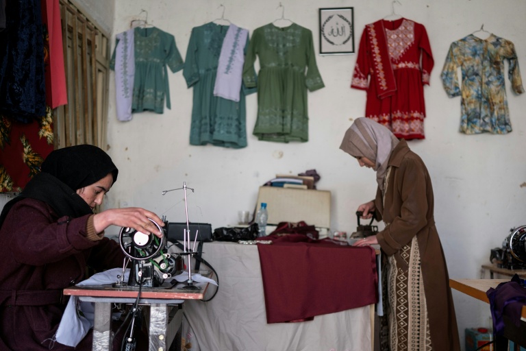 Au centre de l'Afghanistan, les fleurs de l'indépendance pour Rahima