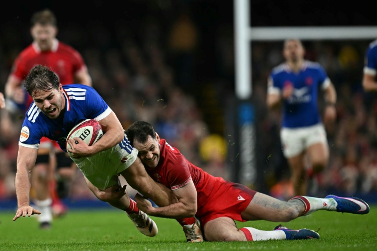 Six nations : les Bleus écrasent les Gallois et rêvent toujours du Grand chelem