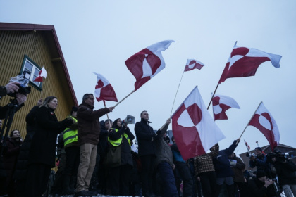 Manifestation pour dénoncer les ambitions territoriales de Donald Trump qui continue d'afficher son intention de s'emparer du Groenland, le 17 janvier 2026 à Nuuk - Jonathan KLEIN (AFP)
