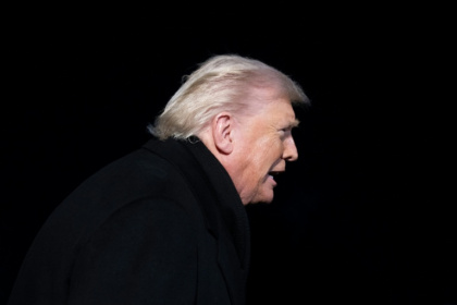 Donald Trump peu avant d'embarquer pour Davos mardi soir à Washington, le 20 janvier 2026. - SAUL LOEB (AFP)