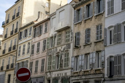 Habitations d'une rue de Marseille, le 20 janvier 2026 - MIGUEL MEDINA (AFP)