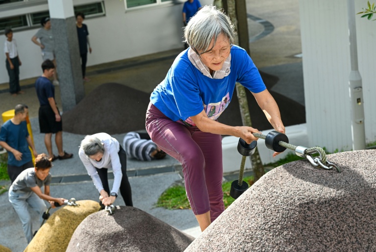 A Singapour, le parkour dope la santé et la confiance des plus âgés
