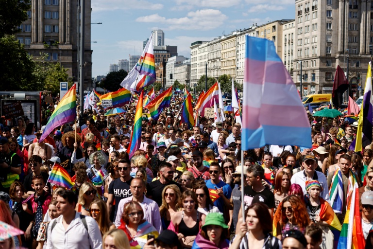 La justice polonaise décide de reconnaître les mariages homosexuels conclus dans l'UE