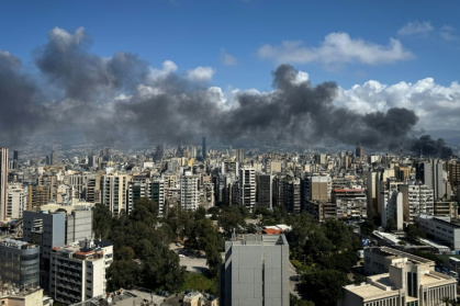 Fumée au-dessus de Beyrouth après une frappe israélienne le 8 avril - Jonathan Ernst (AFP)