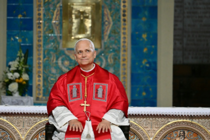 Le pape Léon XIV lors d'une rencontre avec la communauté algérienne à la basilique Notre-Dame d'Afrique, à Alger, le 13 avril 2026 - LUCA ZENNARO (AFP)