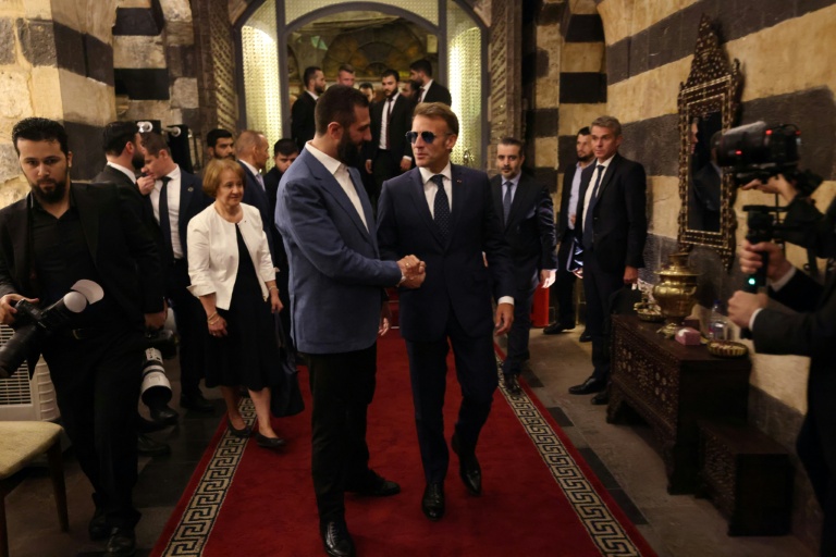 Macron retrouve Chareh pour sa deuxième journée à Damas