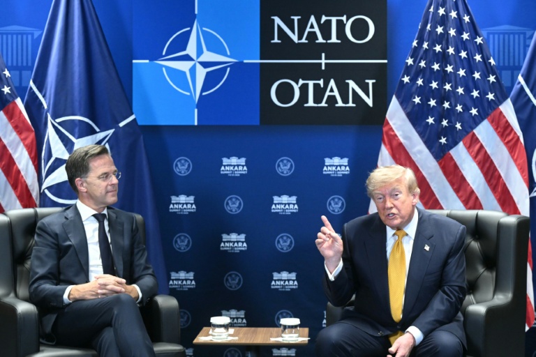 Sommet de l'Otan: Trump oublie la colère, joue l'unité avec les alliés