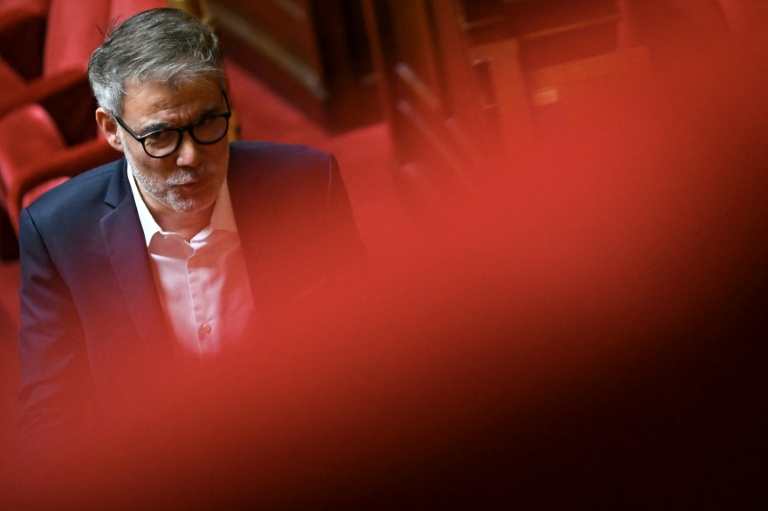 Présidentielle: pour sortir de sa torpeur, le PS passe au vote
