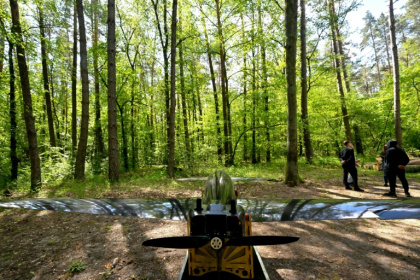 Un drone utilisé pour frapper en profondeur le territoire de la Russie, dans un lieu non dévoilé d'Ukraine, le 16 mai 2026 - Genya SAVILOV (AFP)
