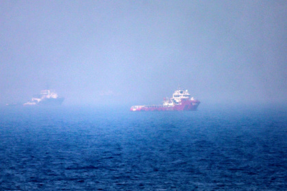 Des navires dans le détroit d'Ormuz, au large de Khor Fakkan, aux Emirats arabes unis, le 13 juillet 2026 - - (AFP)