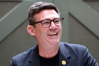 Andy Burnham, candidat à la direction du Parti travailliste, le 29 juin 2026 à Manchester, dans le nord de l'Angleterre - Toby Shepheard (AFP)
