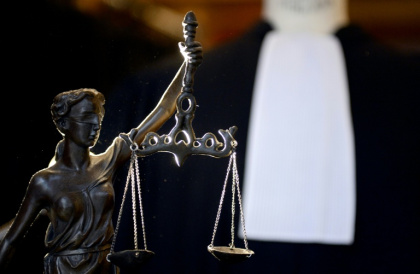 L'incarcération de trois avocats, poursuivis pour avoir joué un rôle d'intermédiaire avec le monde du narcotrafic, inquiète les pénalistes, soumis aux pressions, à la concurrence et, parfois, à la précarité économique - FRANCK FIFE (AFP)