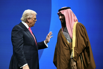 Le président américain Donald Trump et le prince héritier saoudien Mohammed ben Salmane à Washington, le 19 novembre 2025 - Brendan SMIALOWSKI (AFP)