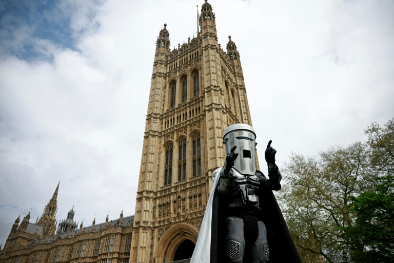 Count Binface, le "politicien de l'espace" qui défie Nigel Farage