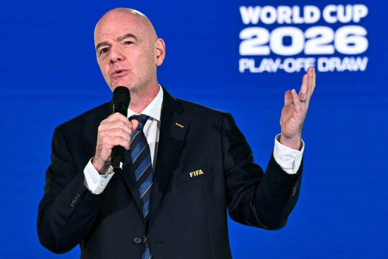 La Fifa reconnaît des "erreurs" et présente des "excuses" après une réunion de crise au Maroc