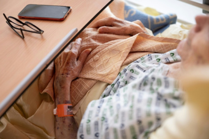 Grand âge : l'hôpital contraint de se réinventer face au défi du vieillissement - Thomas SAMSON (AFP)