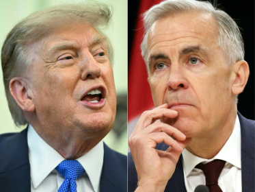 Cette combinaison de photos créée le 24 août 2026 montre, à gauche, le président américain Donald Trump à Washington, le 10 août 2026, et à droite le Premier ministre canadien Mark Carney le 25 juin 2026 à Ottawa - Jim WATSON, Dave Chan (AFP)