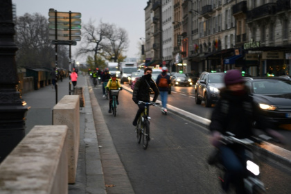 Le bruit, notamment celui des transports, apparaît de plus en plus comme une préoccupation pour le bien-être mental des plus jeunes - CHRISTOPHE ARCHAMBAULT (AFP)